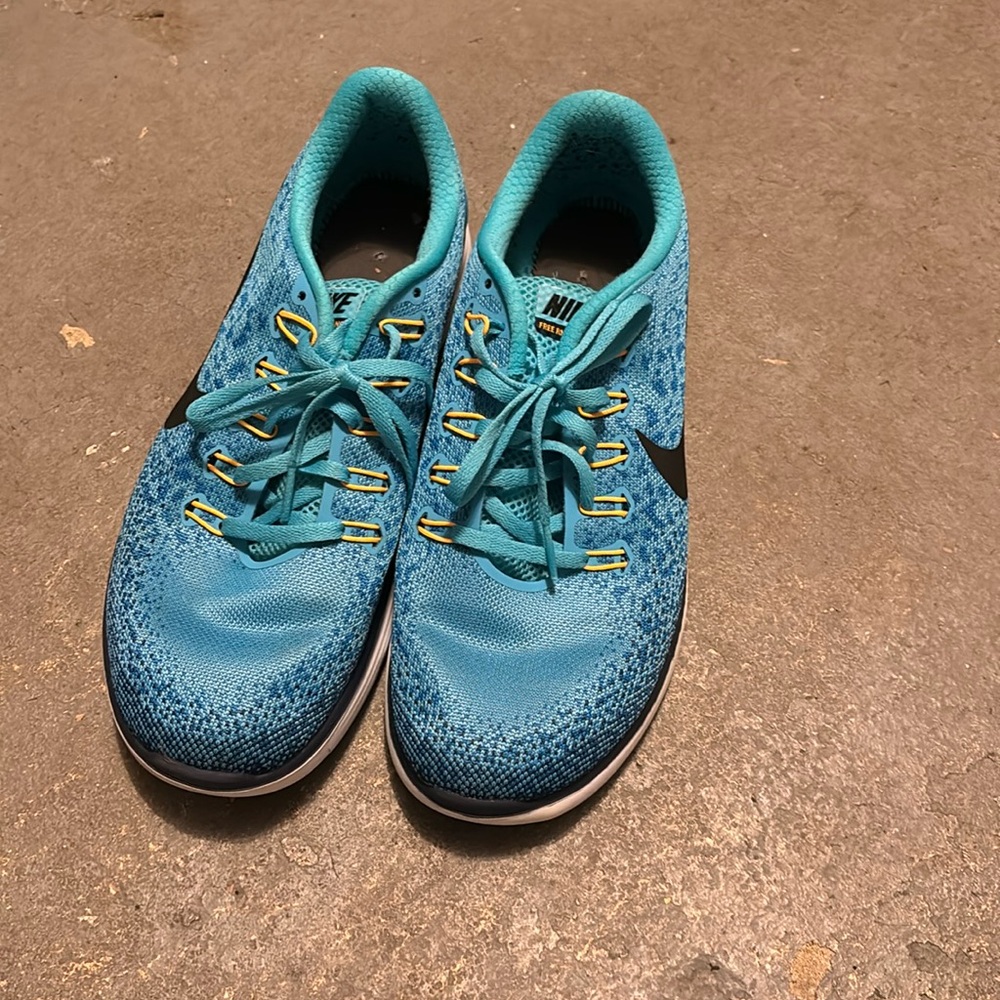 Men’s Nike 9.5 sneakers